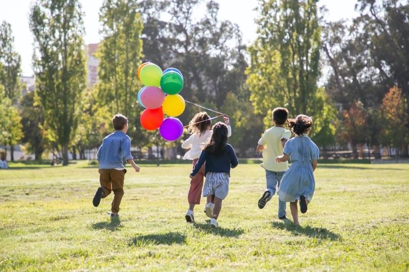 Rainbow party games - Birthday activity ideas - Treasure hunt 4 Kids